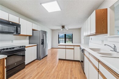 832 Klenc Rd, Tontitown, AR 72762 - photo 5