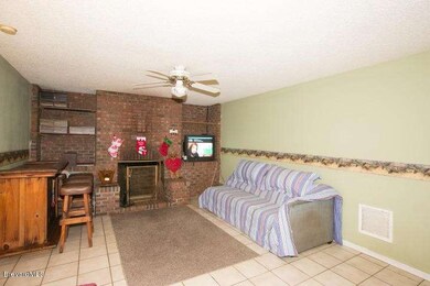 9845 Fleming Grant Rd - Family Room