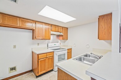 4281 Melissa Ct W, Jacksonville, FL 32210 - photo 6