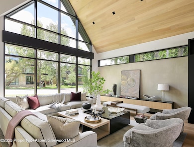 810_W_Smuggler_02_WEB