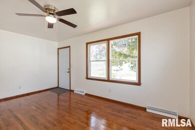 2814 W 13th St, Davenport, IA 52804 - photo 3