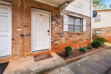 936 Six Oaks Cir unit B, Norcross, GA 30093 - photo 3
