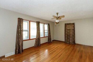 3122 E 25th St, Des Moines, IA 50317 - photo 2