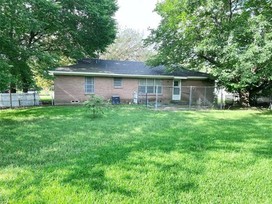 305 Meadow Ln, Bonham, TX 75418 - photo 2