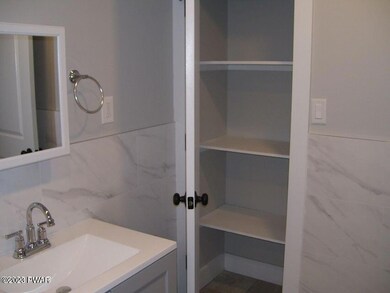 108 Snowball Ln unit D, Tafton, PA 18464 - photo 7