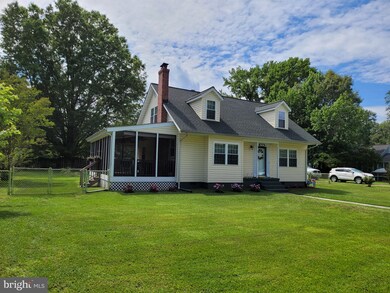 521 Lossing Ave, Colonial Beach, VA 22443 - photo 3