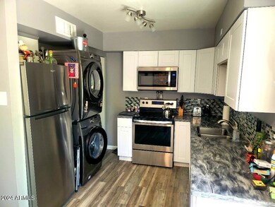 1159 E Vaughn St unit B, Tempe, AZ 85283 - photo 5