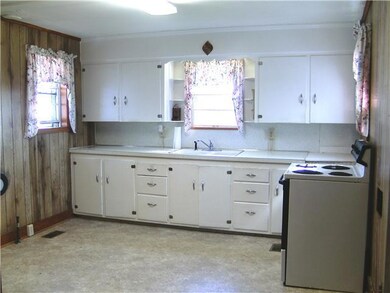 Large, bright kitchen