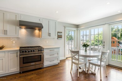 8 Interior Kitchen