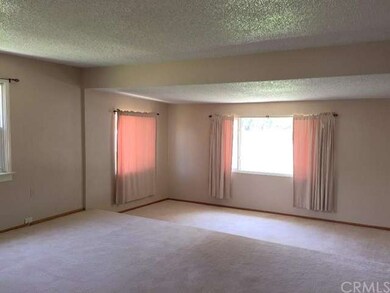LIVING ROOM - MAIN HOUSE 