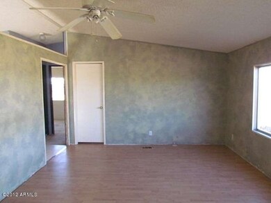 023-244244 - living room (2)
