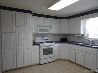 Kitchen Beautiful Bright Kitchen with Plenty of St