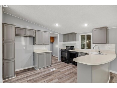 15217 SE Louise Ln, Clackamas, OR 97015 - photo 7