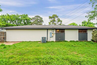 317 W Pleasantview Dr, Hurst, TX 76054 - photo 7