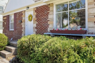 906 Eleanor St NE, Grand Rapids, MI 49505 - photo 2