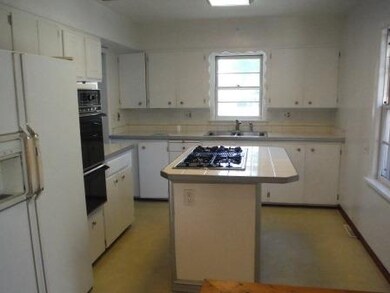 2100 Walnut St, Waukegan, IL 60087 - photo 4