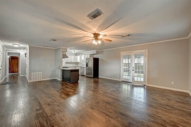 915 Iwo St, Alvin, TX 77511 - photo 4