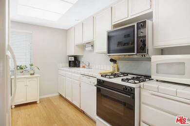 13913 Riverside Dr, Sherman Oaks, CA 91423 - photo 7