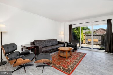 8386 Forrester Blvd unit 550, Springfield, VA 22152 - photo 3