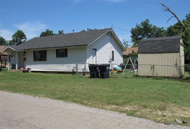 230 W Kirk St, Shawnee, OK 74801 - photo 2