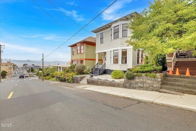 674 11th St, Astoria, OR 97103 - photo 3