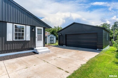 1803 Welshire Dr, Davenport, IA 52806 - photo 3