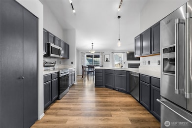 You will love cooking and entertaining in this kitchen