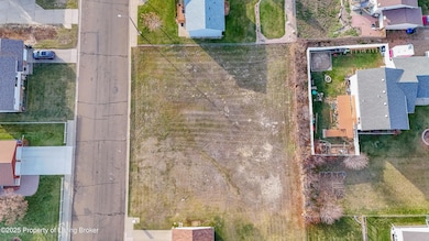 860 27th St W, Dickinson, ND 58601 - photo 6