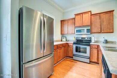 5154 Exton Park Loop-large-008-006-Kitch