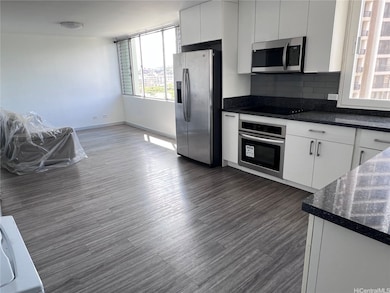 LIVING/KITCHEN