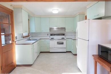 32 Pelham Rd, Hudson, NH 03051 - photo 3