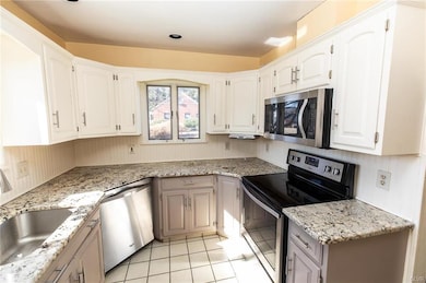 60 Pershing Blvd, Whitehall, PA 18052 - photo 5