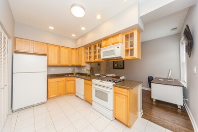 553 Elmwood Ave unit 2, Evanston, IL 60202 - photo 5