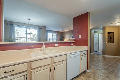 Fully Equipped Chef's Kitchen