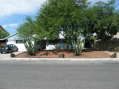 2266 Golden Arrow Dr, Las Vegas, NV 89169 - photo 2