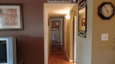 Hallway to the bedrooms