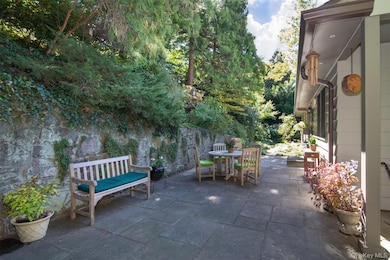 72 Magnolia Dr, Dobbs Ferry, NY 10522 - photo 5