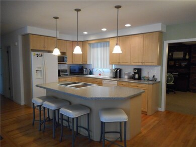 14 Tabor Dr, Johnston, RI 02919 - photo 4