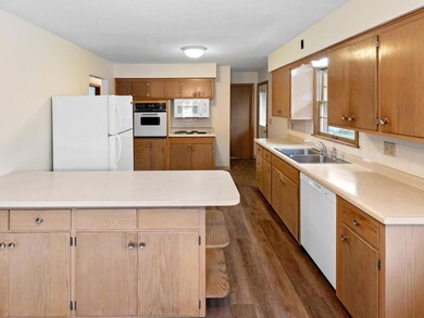 6812 Quail Ave N, Minneapolis, MN 55429 - photo 4