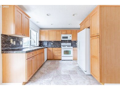 9690 SW Hialeah Dr, Beaverton, OR 97008 - photo 3