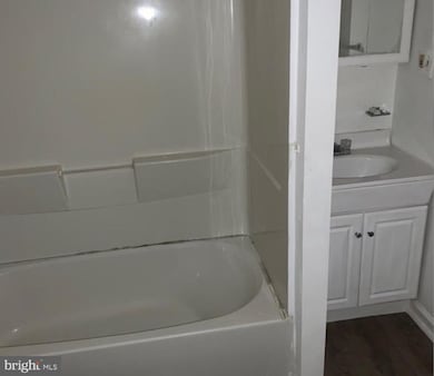 1129 Lowell St, Camden, NJ 08104 - photo 5