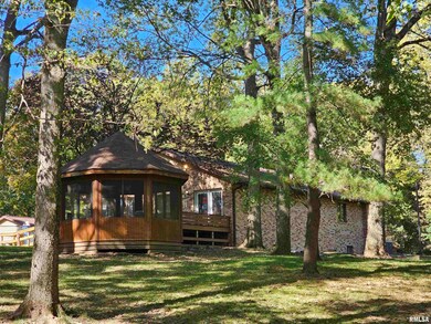 2117 W Woodland Ln, Jacksonville, IL 62650 - photo 4