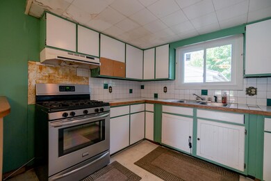 569 W 18th-5