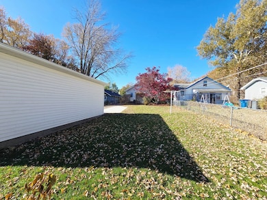 2009 Glenbrook Dr, Des Moines, IA 50316 - photo 7