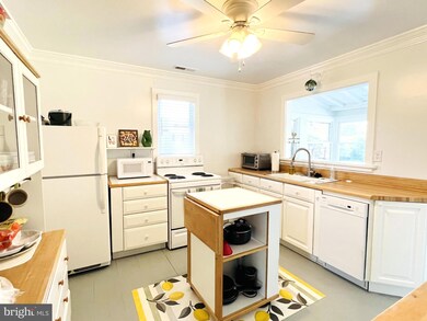 711 Lossing Ave, Colonial Beach, VA 22443 - photo 6