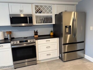 125 Sawkill Ave unit L, Milford, PA 18337 - photo 2