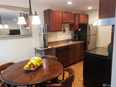 7510 208th St SW unit B202, Edmonds, WA 98026 - photo 2