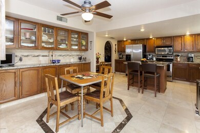 Eat-in Kitchen