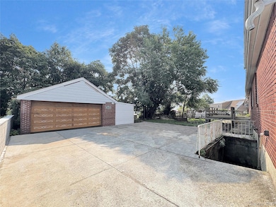 11839 205th St, Saint Albans, NY 11412 - photo 3