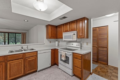 27-web-or-mls-10 Windsor Ct 102 (Correct)-39.jpg